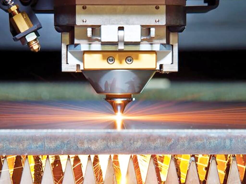Fiber laser cutting